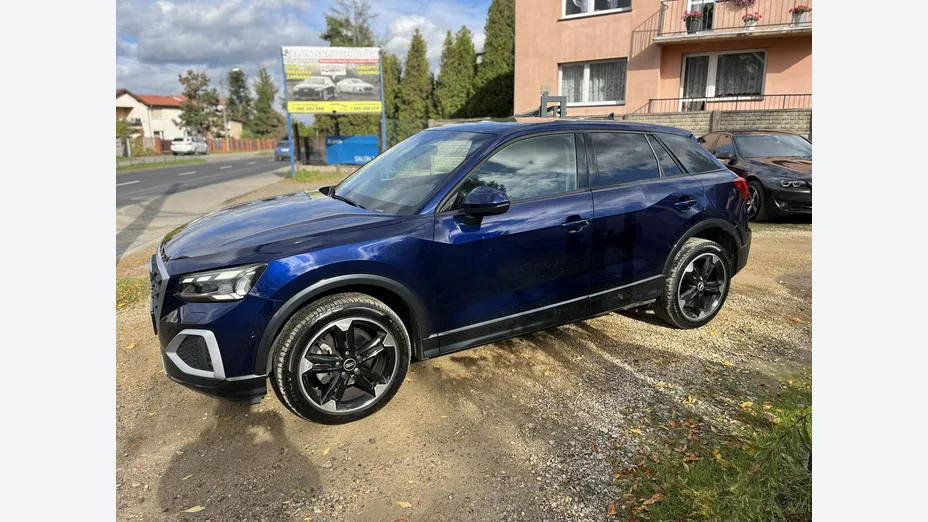 AUDI Q2 -