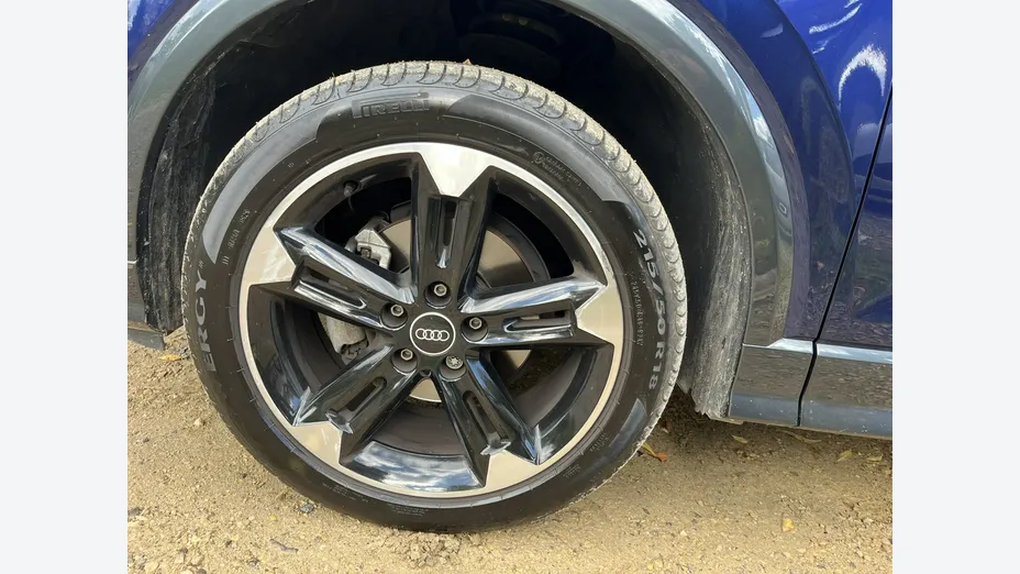 AUDI Q2 -