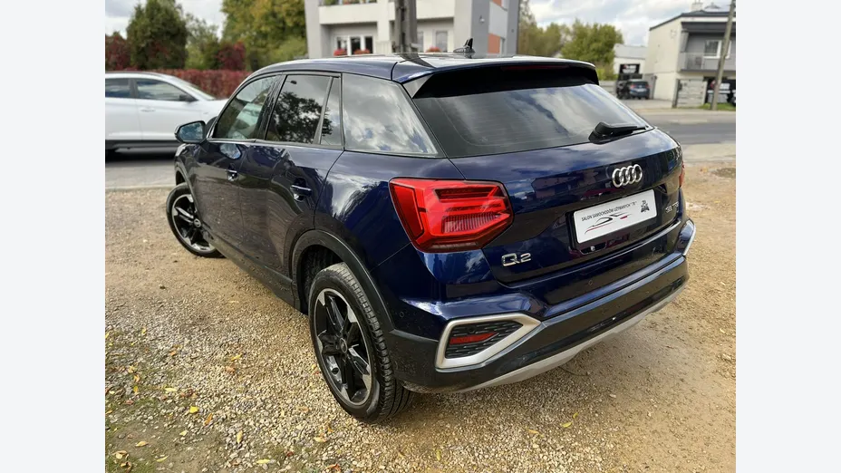 AUDI Q2 -