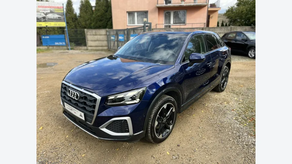 AUDI Q2 -