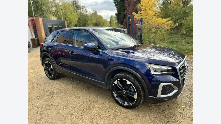 AUDI Q2 -