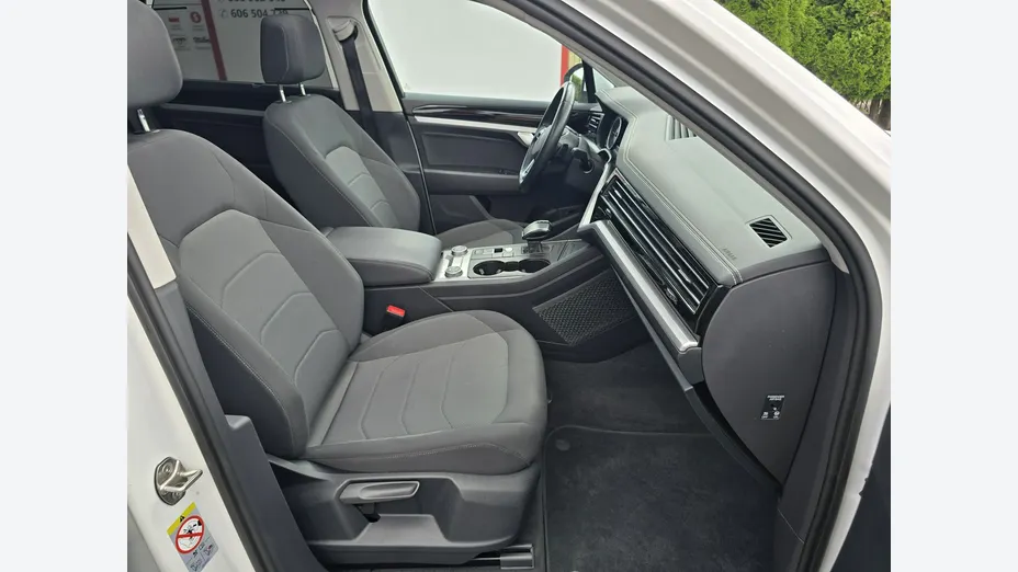 VOLKSWAGEN Touareg -