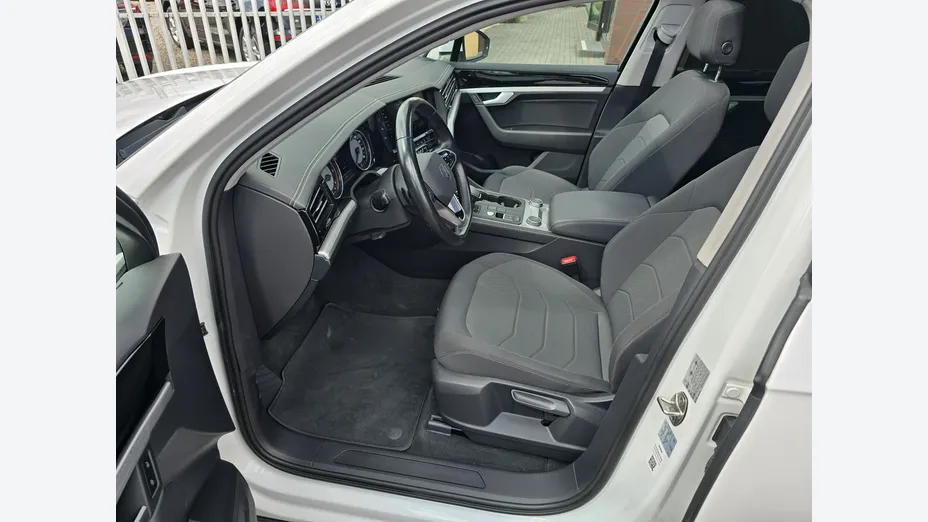 VOLKSWAGEN Touareg -