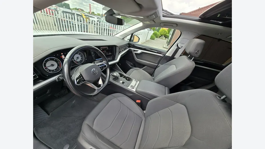 VOLKSWAGEN Touareg -