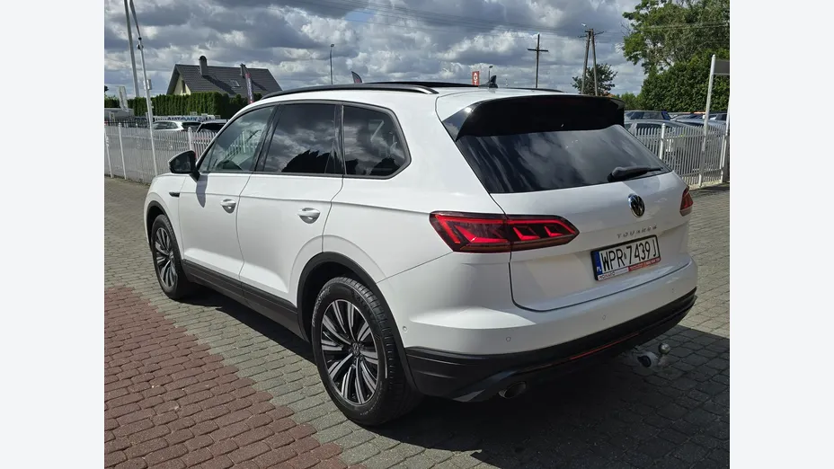VOLKSWAGEN Touareg -