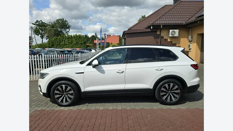VOLKSWAGEN Touareg -