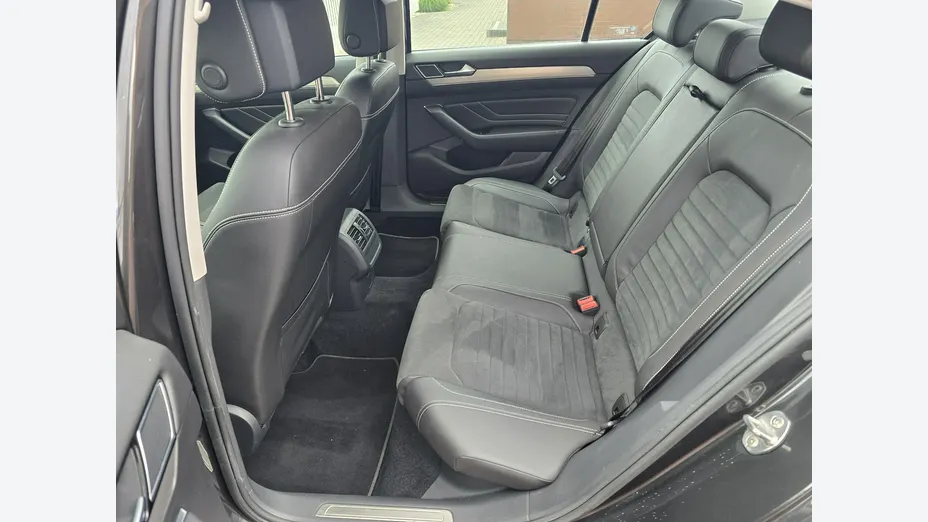 VOLKSWAGEN Passat -