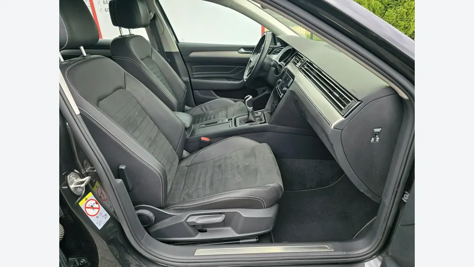 VOLKSWAGEN Passat -