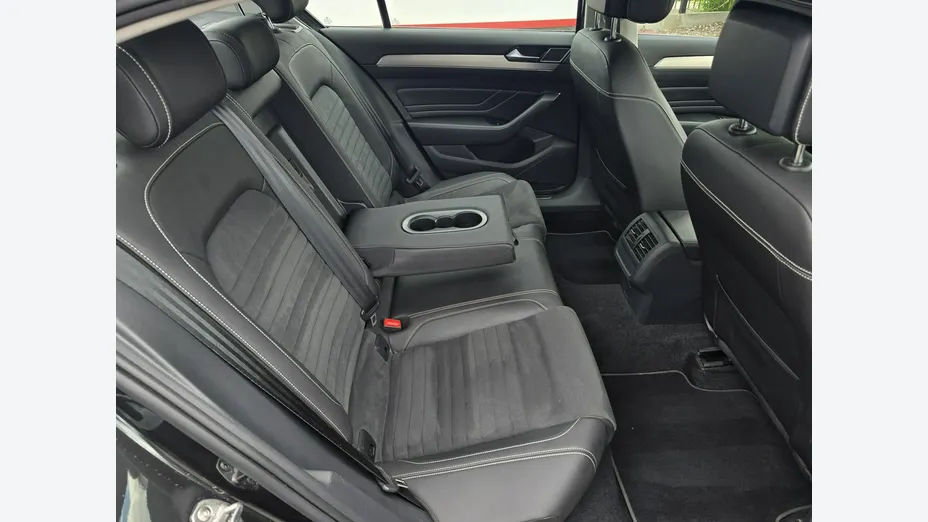 VOLKSWAGEN Passat -