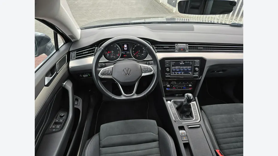 VOLKSWAGEN Passat -