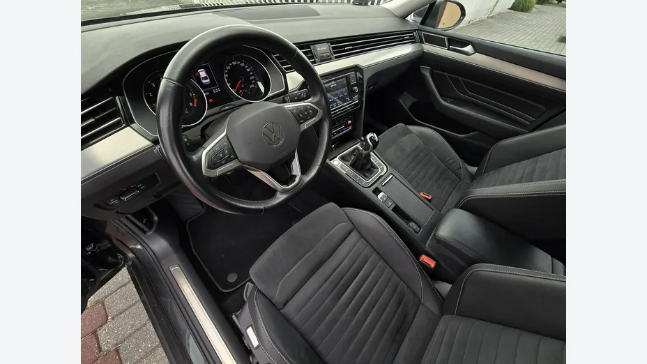VOLKSWAGEN Passat -