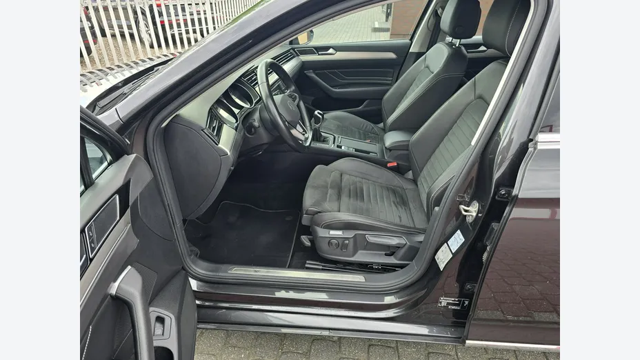 VOLKSWAGEN Passat -