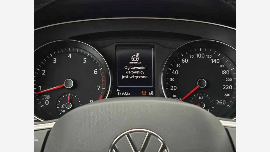 VOLKSWAGEN Passat -