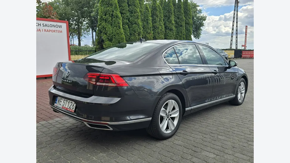 VOLKSWAGEN Passat -
