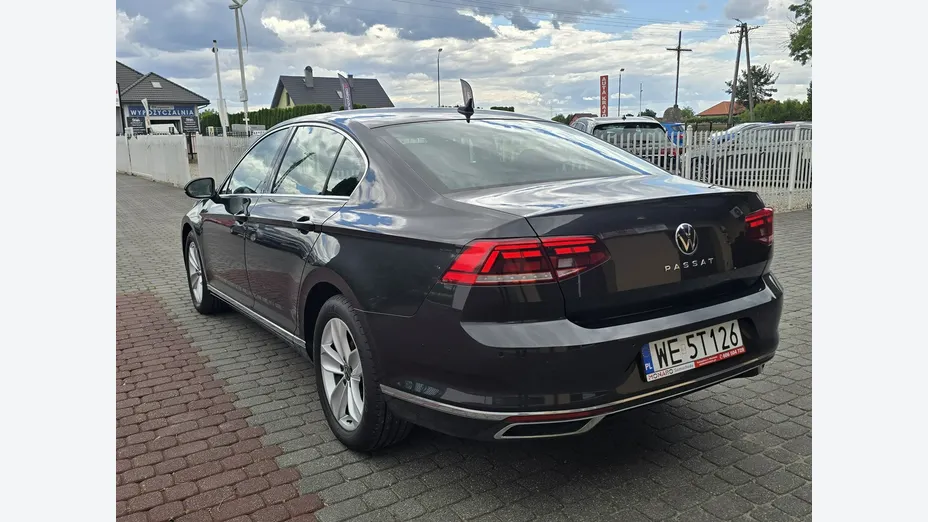 VOLKSWAGEN Passat -