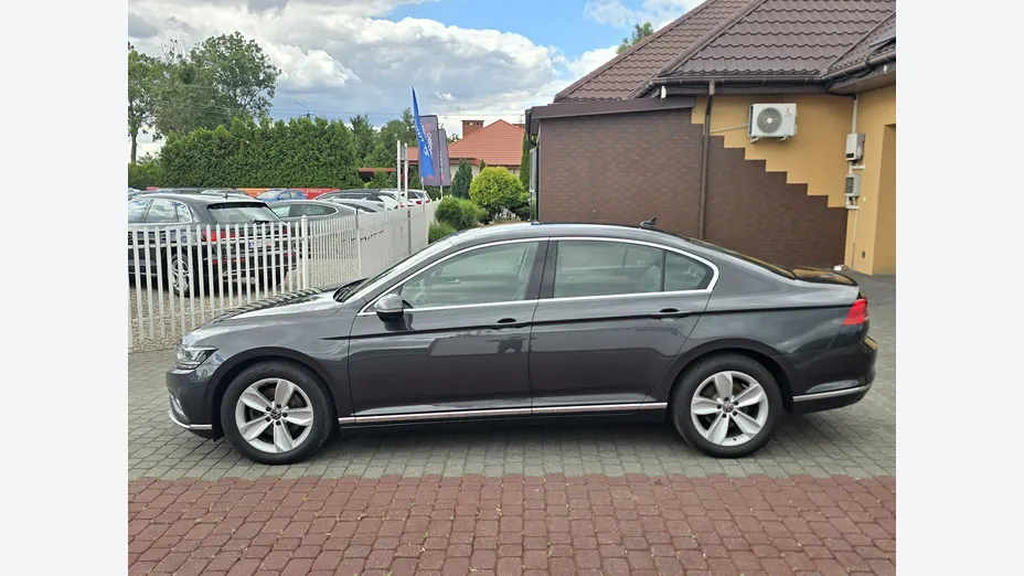 VOLKSWAGEN Passat -