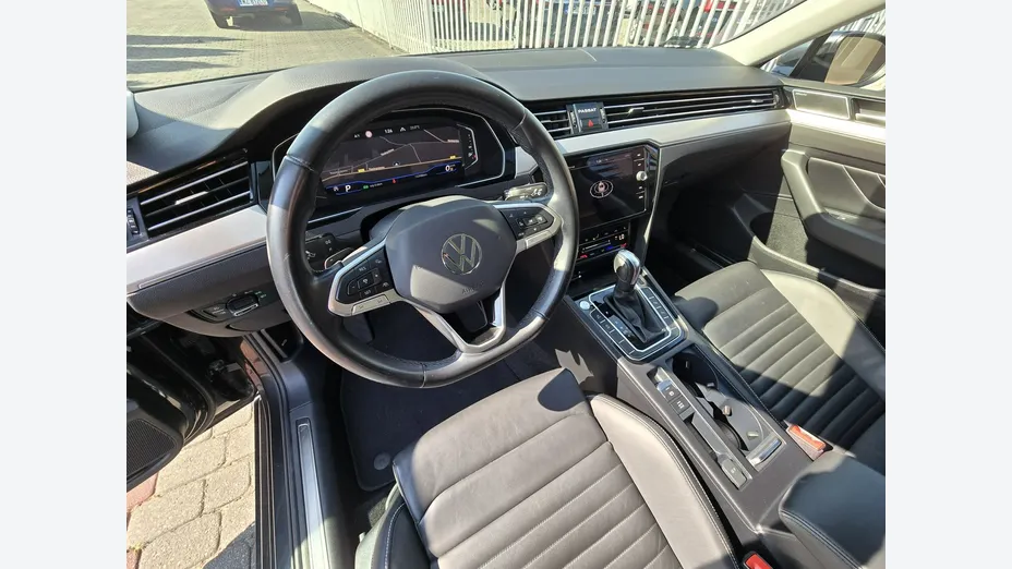 VOLKSWAGEN Passat -
