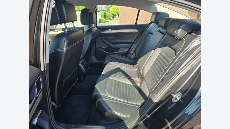 VOLKSWAGEN Passat -