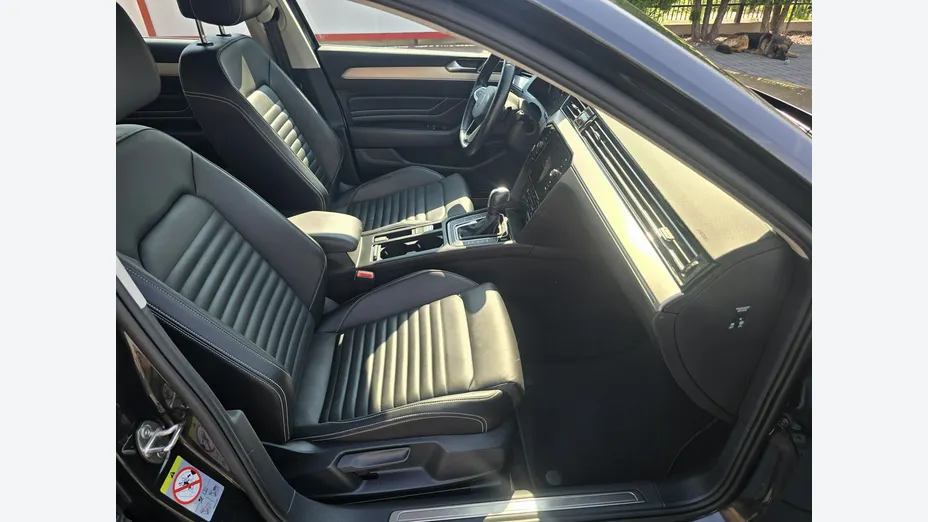 VOLKSWAGEN Passat -