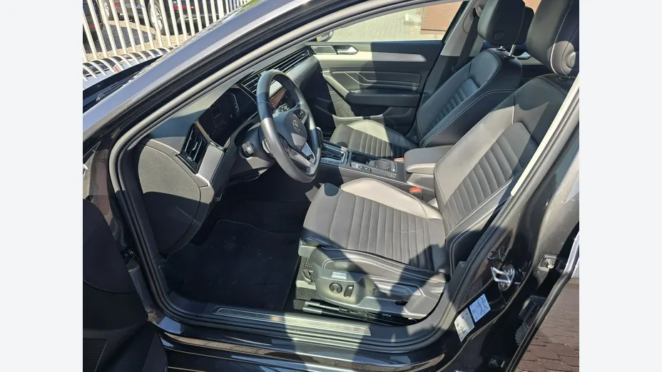VOLKSWAGEN Passat -