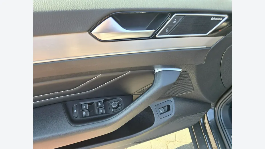 VOLKSWAGEN Passat -