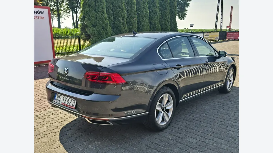 VOLKSWAGEN Passat -