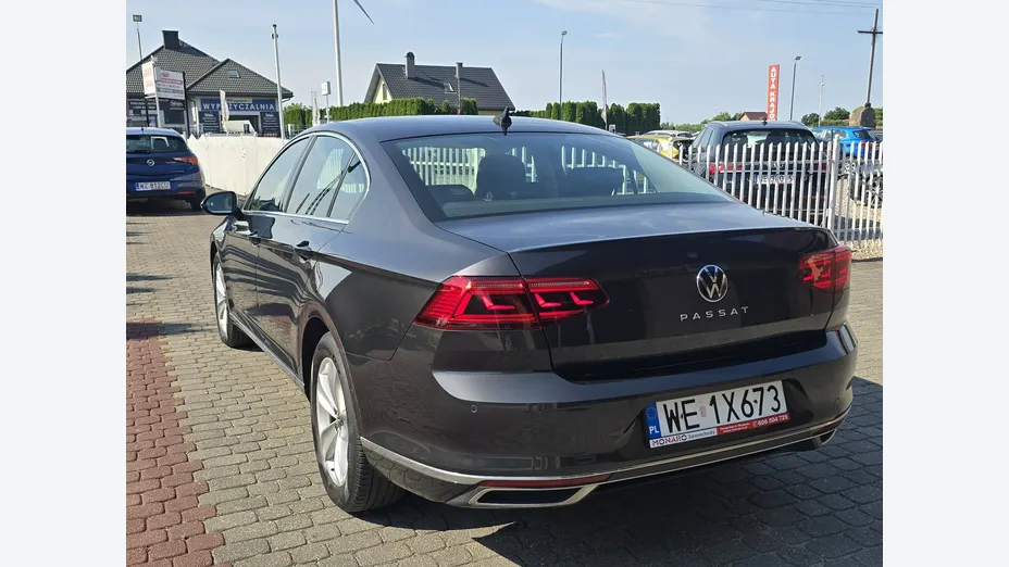 VOLKSWAGEN Passat -