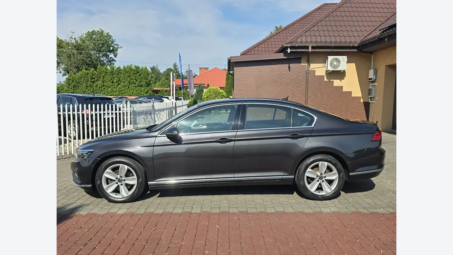 VOLKSWAGEN Passat -