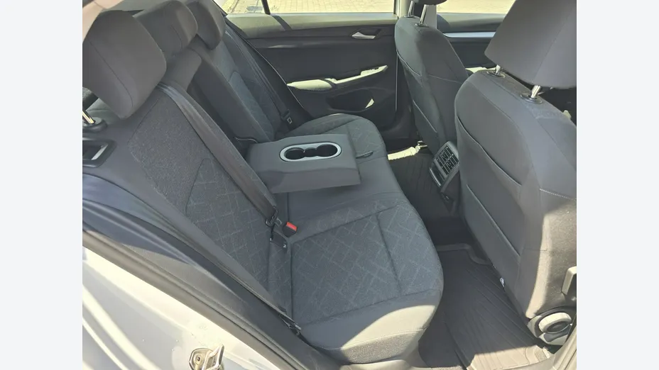 VOLKSWAGEN Golf -