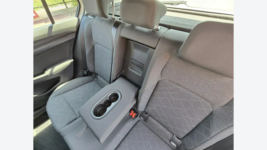 VOLKSWAGEN Golf -