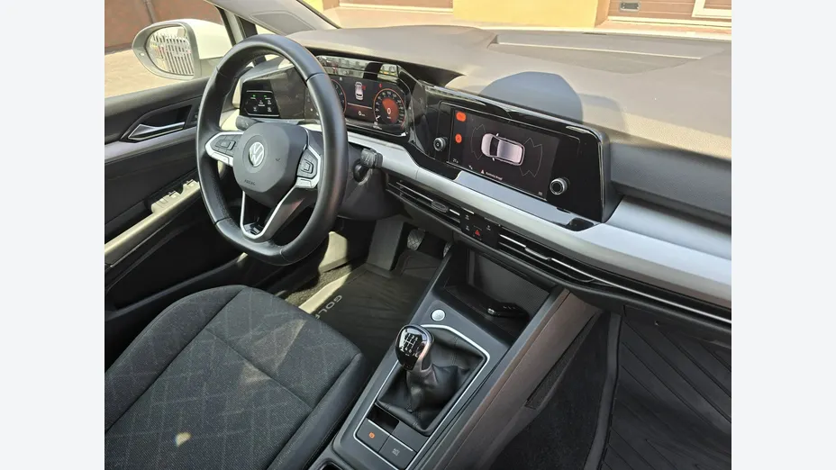 VOLKSWAGEN Golf -