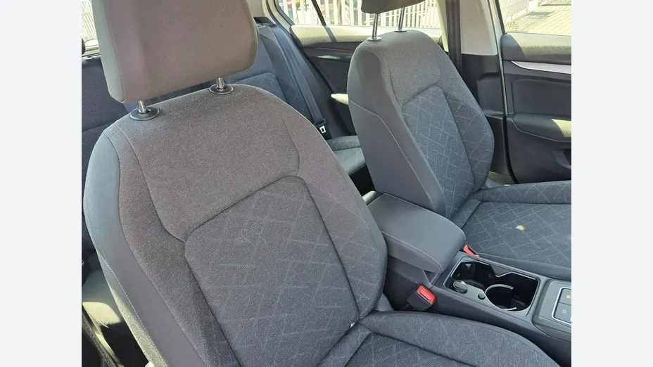 VOLKSWAGEN Golf -