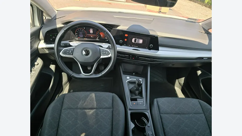 VOLKSWAGEN Golf -