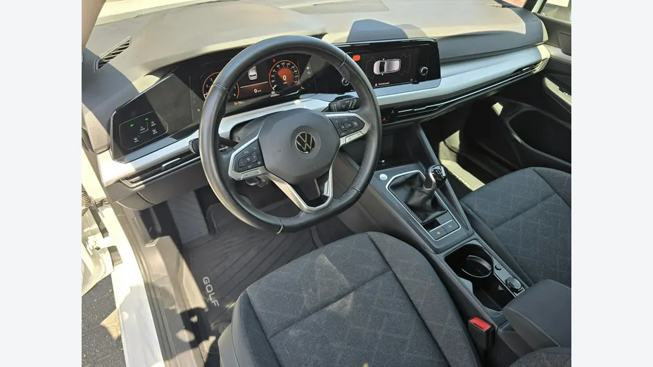 VOLKSWAGEN Golf -