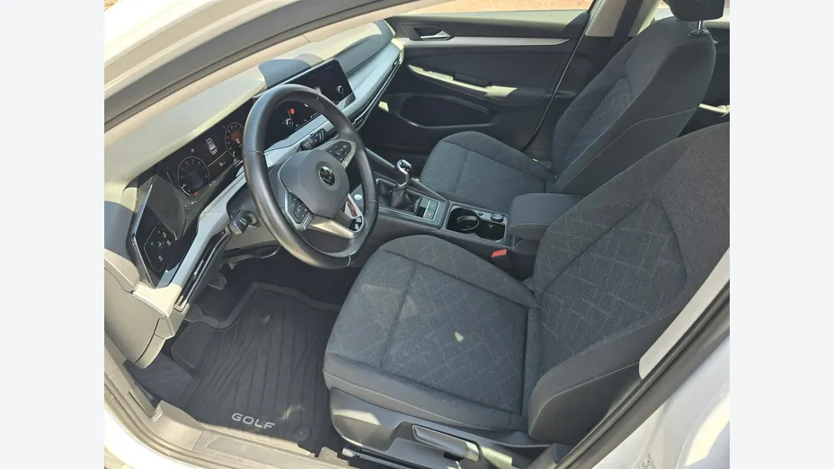 VOLKSWAGEN Golf -