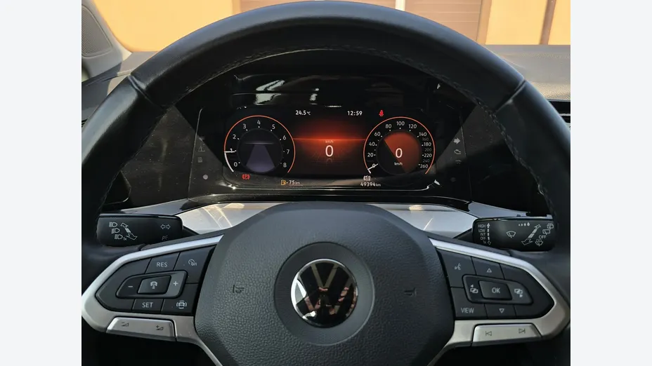 VOLKSWAGEN Golf -