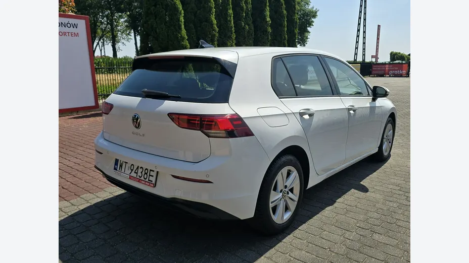 VOLKSWAGEN Golf -