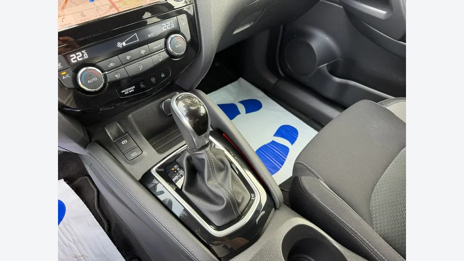 NISSAN Qashqai -