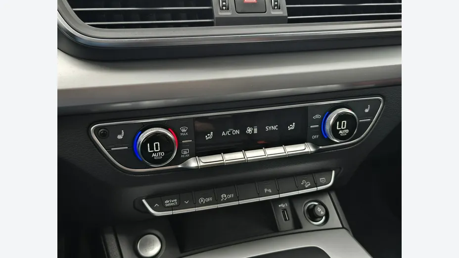 AUDI Q5 -