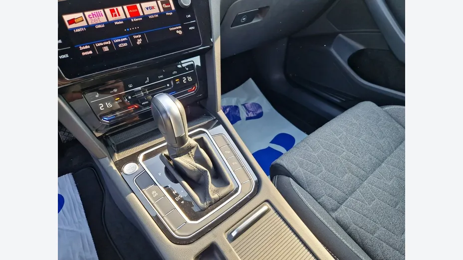 VOLKSWAGEN Passat -