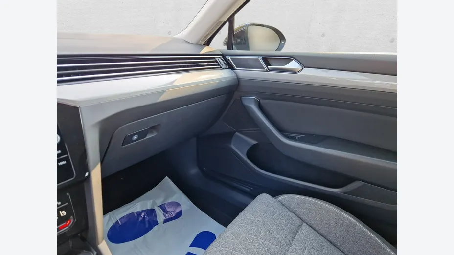 VOLKSWAGEN Passat -