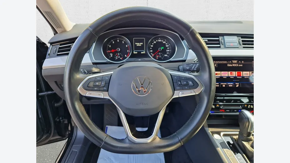 VOLKSWAGEN Passat -