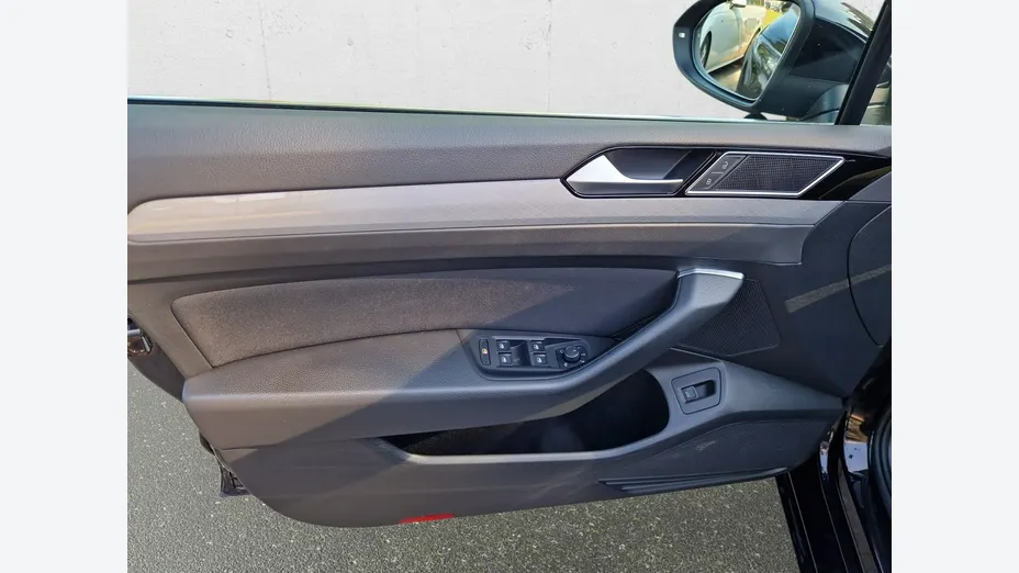 VOLKSWAGEN Passat -
