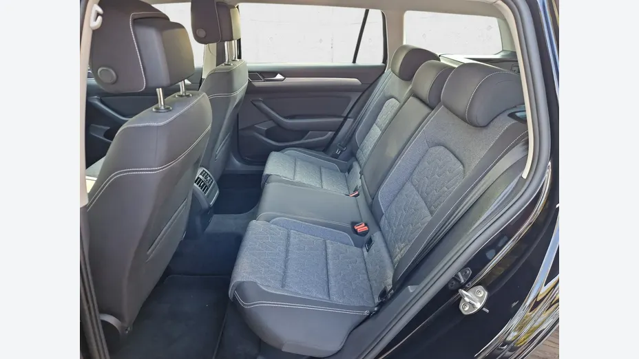 VOLKSWAGEN Passat -