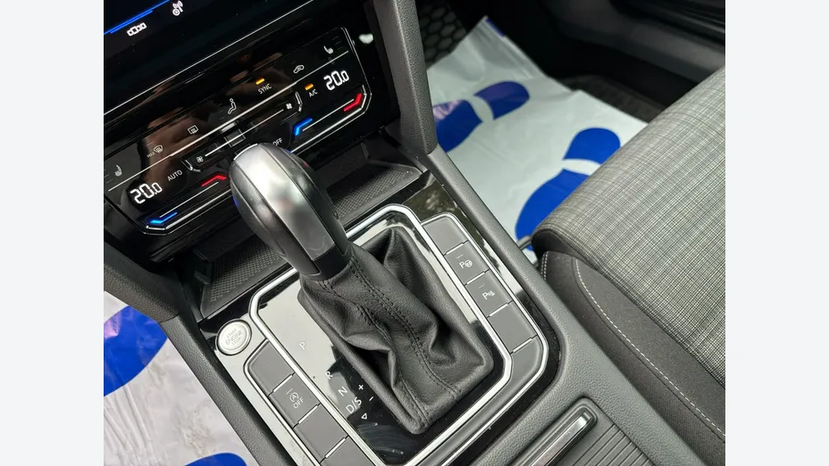 VOLKSWAGEN Passat -