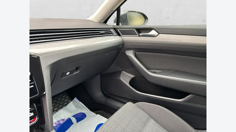 VOLKSWAGEN Passat -