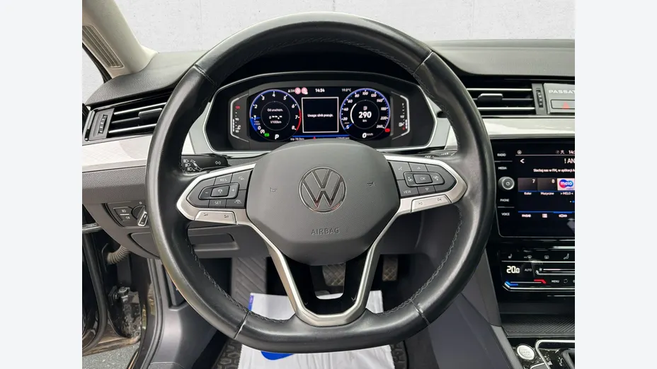 VOLKSWAGEN Passat -