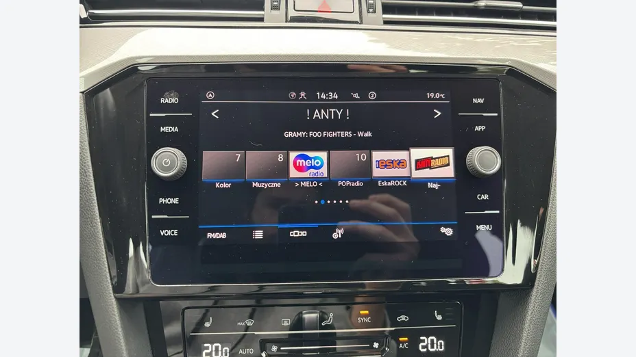VOLKSWAGEN Passat -