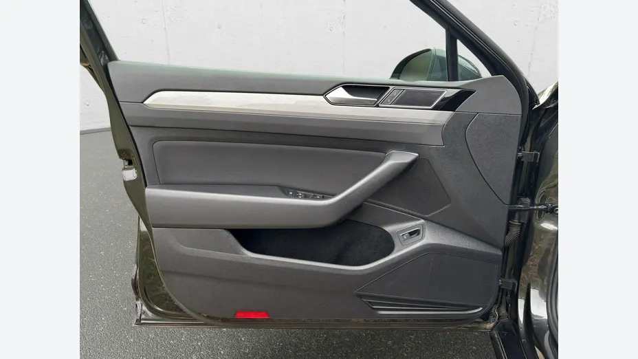 VOLKSWAGEN Passat -