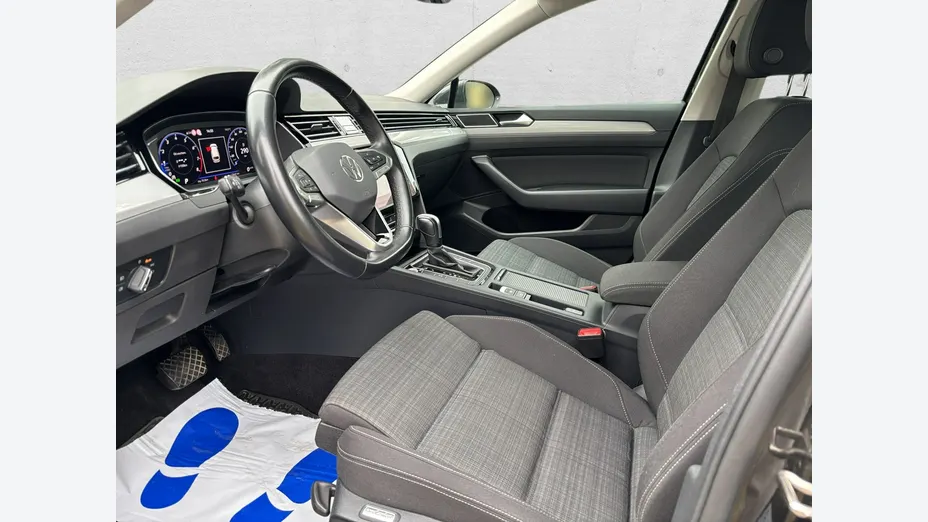 VOLKSWAGEN Passat -